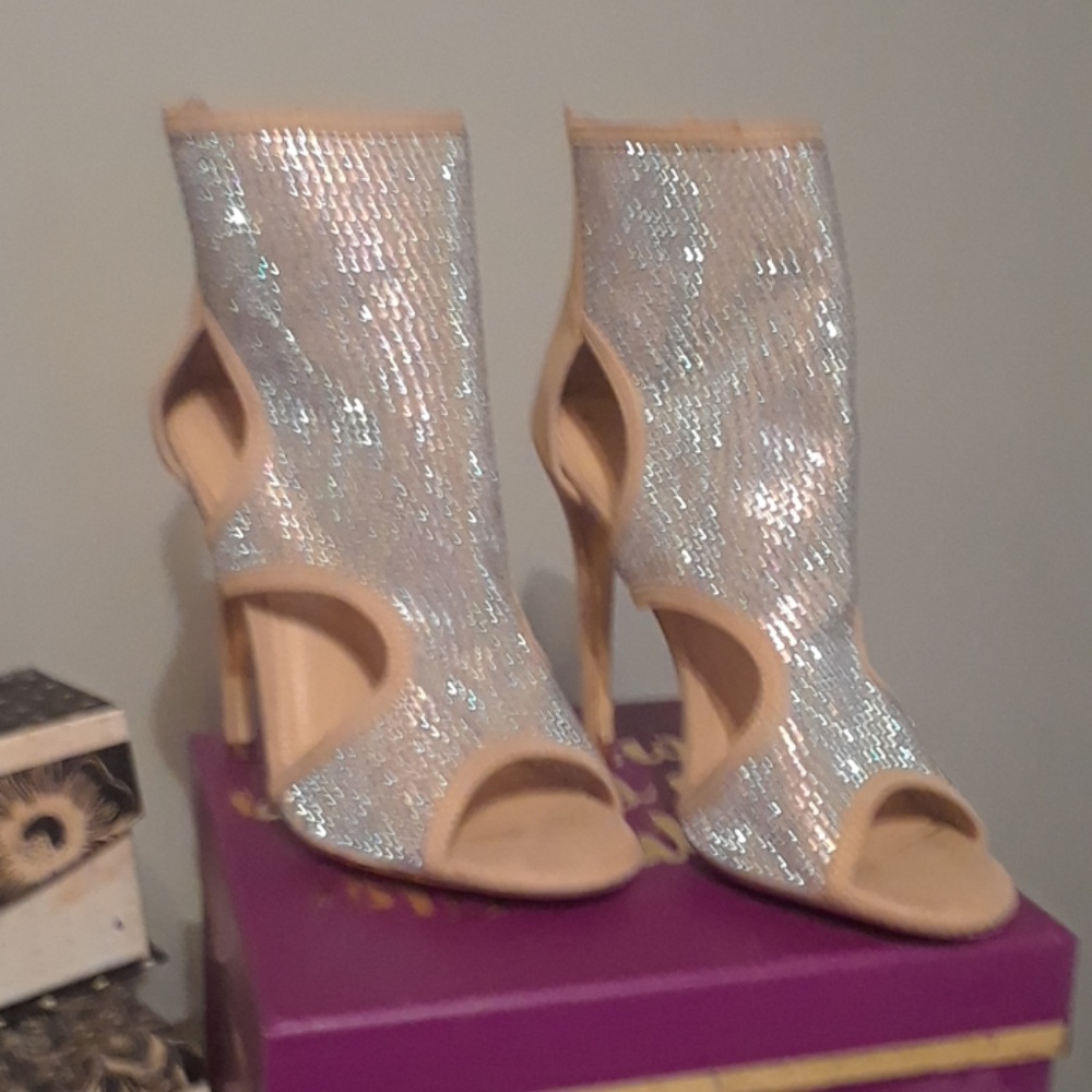 High Heel open toe bootie.